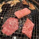 焼肉 千味庭  - 【2026.1.3(土)】お肉を焼いている