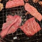 焼肉 千味庭  - 【2026.1.3(土)】お肉を焼いている