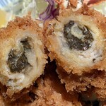 とんかつ和幸 - とんかつ 和幸 ヤエチカ店 プリプリ食感に蒸し上がった広島県産牡蠣のフライ断面