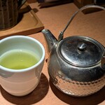 とんかつ和幸 - とんかつ 和幸 ヤエチカ店 料理と一緒に提供されるお茶のおかわり用ポット