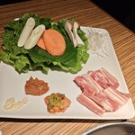 黒毛和牛焼肉 金虎 - サムギョプサル