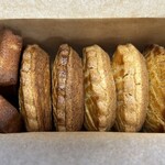 メゾン・ダーニ シロカネ - 左からフィナンシェ、ガトーバスクガスタ、ガトーバスク、ガトーバスクアラピスターシュ