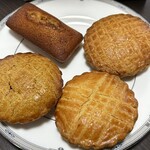 メゾン・ダーニ シロカネ - フィナンシェから時計回りにガトーバスクガスタ、ガトーバスク、ガトーバスクアラピスターシュ