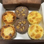 メゾン・ダーニ シロカネ - 左からプレーン、チョコ、ホワイトチョコ