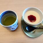 食べるお宿 浜の湯 - お茶とフルーツヨーグルトブルーベリーソース