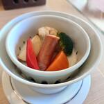 食べるお宿 浜の湯 - 蒸し野菜（ソーセージ、にんじん、カリフラワー、ブロッコリー、じゃがいも、パプリカ）