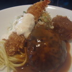 (2014/12) Aセット
          ● エビフライ● ハンバーグ● コロッケ
          