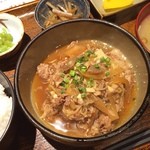 畦道 - 日替わりの肉どうふ。