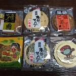 盛岡せんべい店 - プリント煎餅（わんこきょうだい）・胡麻（塩）・落花生（甘み）・粒ピーナッツ・黒糖ピー・南瓜ッ娘の6枚。