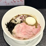ニボ太郎 - 料理写真:濃厚煮干(しお)　味玉