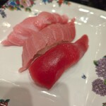 瀬戸内回転寿司　旬や - 上から大トロ中トロ上赤身