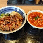 焼きたてのかるび - 料理写真:カルビ丼(小盛り)とユッケジャンスープ