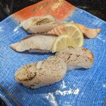 瀬戸内回転寿司　旬や - 上から鯛、サーモン、ハマチ、生海老、ホタテ