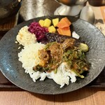 一体感 - ●和牛ビーフカレー　●茄子　●ほうれん草