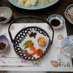 Asahi Sou - 2014.12 最初の料理、山らしくいなごの佃煮、へぼ（ハチの子）などもあります。