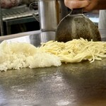 お好み焼 青森 - 白飯とそば。