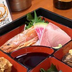 温鮮酒場 ちょんまげ - 立派な海老と天草の天然ブリのお造り