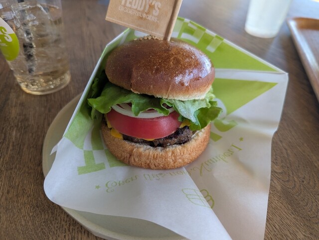 テディーズ ビガー バーガー 日向市金ヶ浜店 （TEDDY'S BIGGER BURGERS