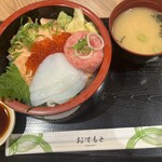 まぐろ亭 - サーモン三昧丼（普通盛り）やりいか4切れと熟成ねぎとろをトッピング