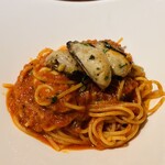トラットリア・ラ・カパンナ - 旬牡蠣とケッパーのトマトソースパスタ