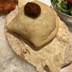 デリー - 上からサモサ、パパド、チャパティ、ライス