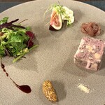 Pondichery - 【前菜②】鶏レバー・フォアグラ・牛ハツのテリーヌ・タマリンドマスタードとカスリメティピクルス
