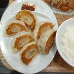 ど鉄板 なべきん 柳ヶ瀬 - 大振りなので食べ応え有ります。お酢と胡椒で食べるのがベスト