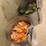 デリー - 玉ねぎのアチャール、きゅうりの漬物