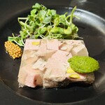 トラットリア・ラ・カパンナ - イタリア産モルタデッラハムと豚フィレ肉のゼリー寄せ　サルサ・ヴェルデ