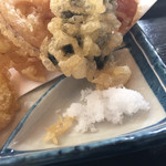 そば処よし田屋 - 天ぷらはお塩でいただきます。