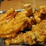 骨付鳥、からあげ、ハイボール がブリチキン。 - 唐揚げ3種MIX揚げ￥900（骨付きブツ切り・手羽先・ネック）