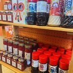 かつ榮 - 静岡だけに、いちごソースにそそられる店内入り口。