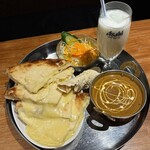 マナカマナ 吉塚店 - チーズナンセット　¥1,280