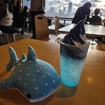 Cafe R.O.F - 写真のうち、ジンベエザメは私物