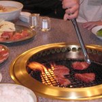 Yakiniku Keishuu - 息子が焼きました。左奥、テールスープです。