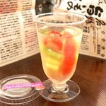 杉山フルーツ店 - とても柔らかいゼリーと，中に詰まっているフレッシュなフルーツが際立っています