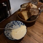 Bistro yen - バターを注文すると驚くほどたっぷり持ってきてくれます
