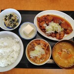 箱ざき食堂～米ともつ煮 ホルモン定食～ - 合い盛り定食+豚汁