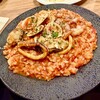 TOKYOMEAT酒場 - 豪華魚介のﾍﾟｽｶﾄｰﾚ風ﾘｿﾞｯﾄ。結構なスパイシー。