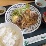 Biam moru - 豚肉の生姜焼き定食620円