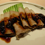 中国飯店 - 美しい、ゆで豚バラ肉の薄切り、特製ソースがけ