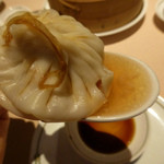 中国飯店 - レンゲの上に、あえて、スープを出して