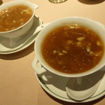 中国飯店 - フカヒレ入り酸辣湯、蟹肉入りふかひれスープ