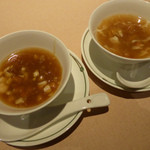 中国飯店 - フカヒレ入り酸辣湯、蟹肉入りふかひれスープ