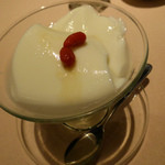 中国飯店 - 自家製の杏仁豆腐