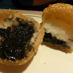 中国飯店 - 特大！　黒ゴマあん入りゴマ揚げ団子。黒ゴマあんが、美味しい！