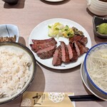 利久 ルミネエスト新宿店 - 牛タン定食4枚8切