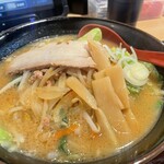 札幌味噌ラーメン アウラ 横浜駅西口パルナード店