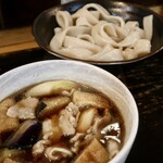 とこ井 - 肉汁つけうどん ¥1,000、揚げ茄子 ¥80