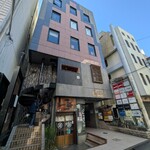 臥薪 - 外観、左の螺旋階段から2階へ